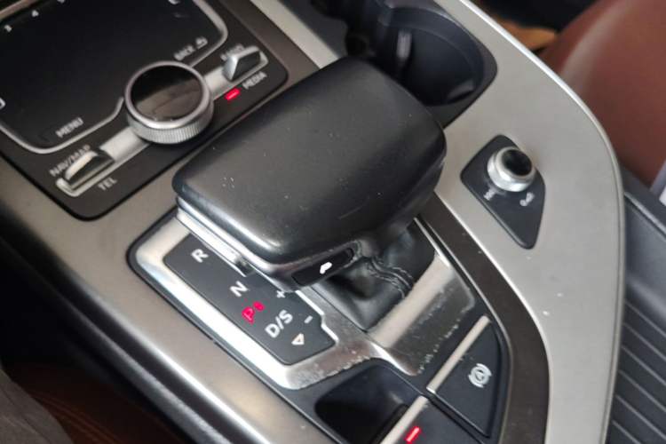 Used Audi Q7 2016 45 TFSI Technology Edition Gear Lever