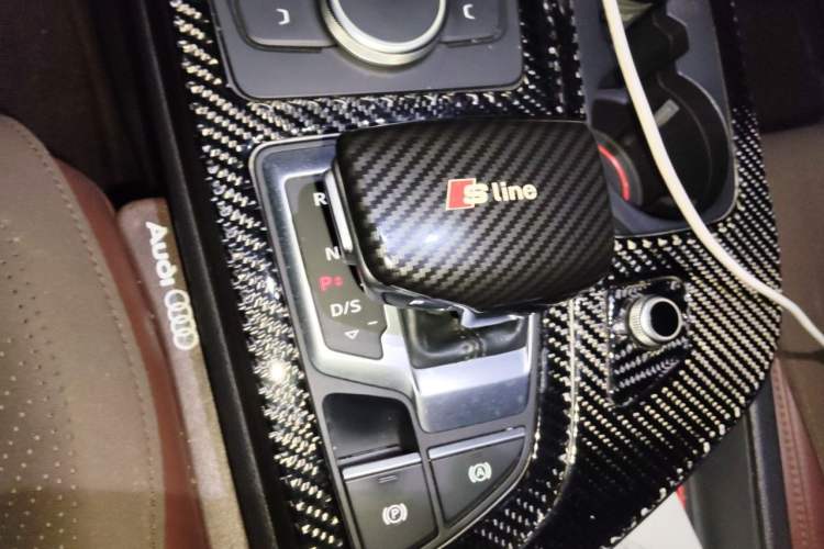 Used Audi Q7 2016 40 TFSI Comfort Model Gear Lever