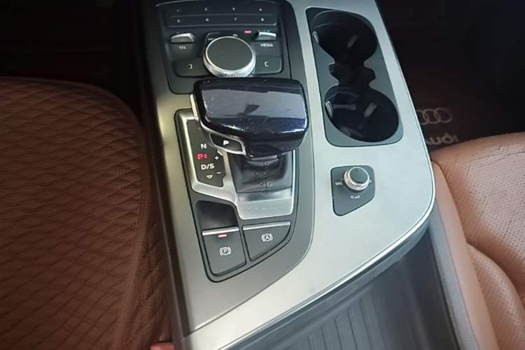 Used Audi Q7 2016 40 TFSI U.S. Specification Gear Lever