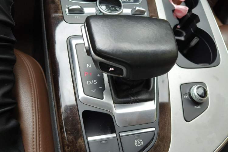 Used Audi Q7 2016 45 TFSI S line Sport Edition Gear Lever