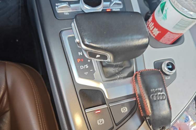 Used Audi Q7 2016 45 TFSI Technology Edition Gear Lever