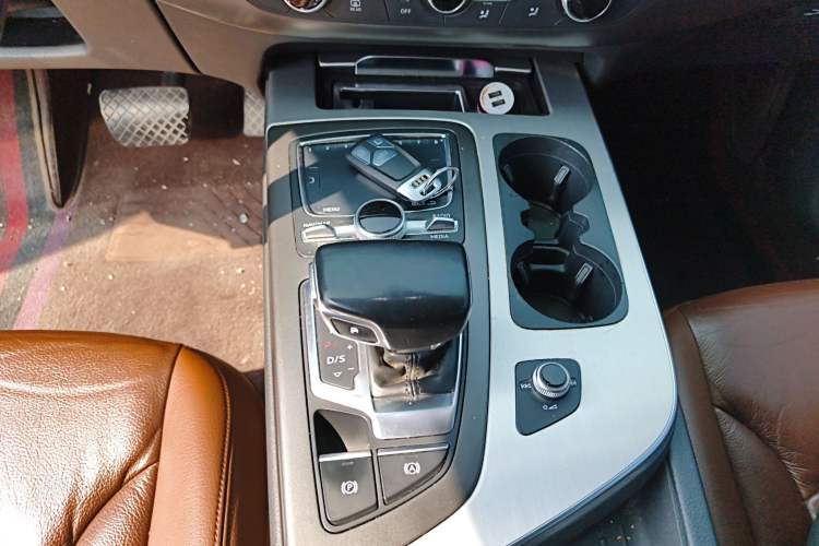Used Audi Q7 2016 40 TFSI Comfort Model Gear Lever
