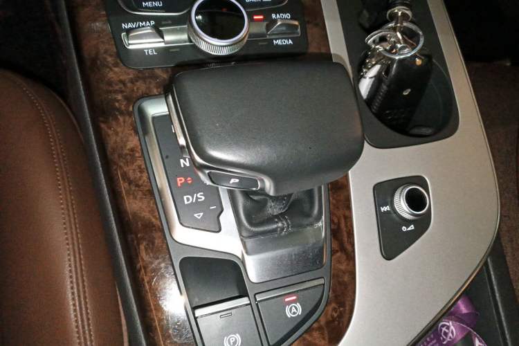 Used Audi Q7 2016 45 TFSI Technology Edition Gear Lever