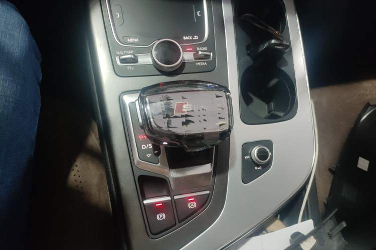 Used Audi Q7 2016 45 TFSI Technology Edition Gear Lever