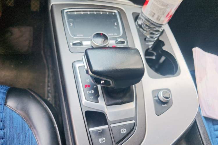 Used Audi Q7 2016 40 TFSI Comfort Model Gear Lever