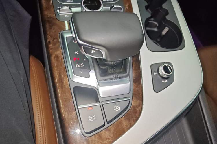 Used Audi Q7 2016 45 TFSI Technology Edition Gear Lever