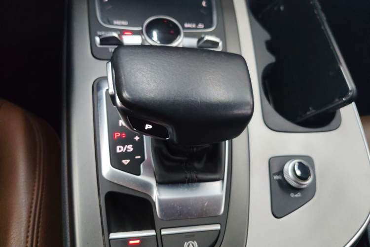 Used Audi Q7 2016 45 TFSI Technology Edition Gear Lever