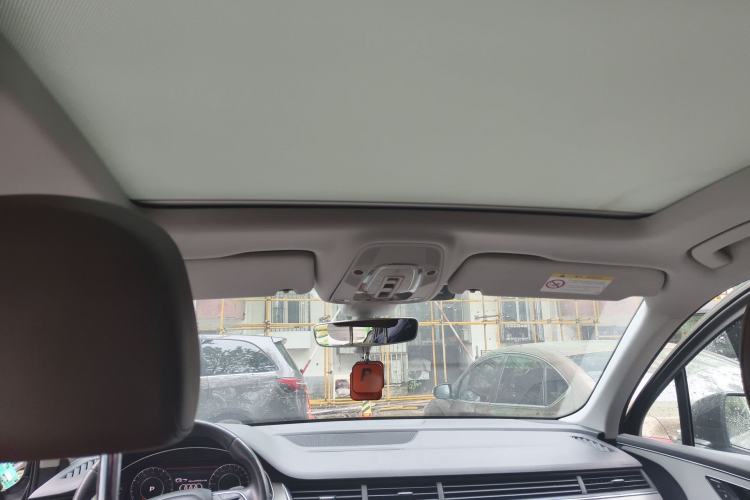 Used Audi Q7 2016 40 TFSI Comfort Model Headliner