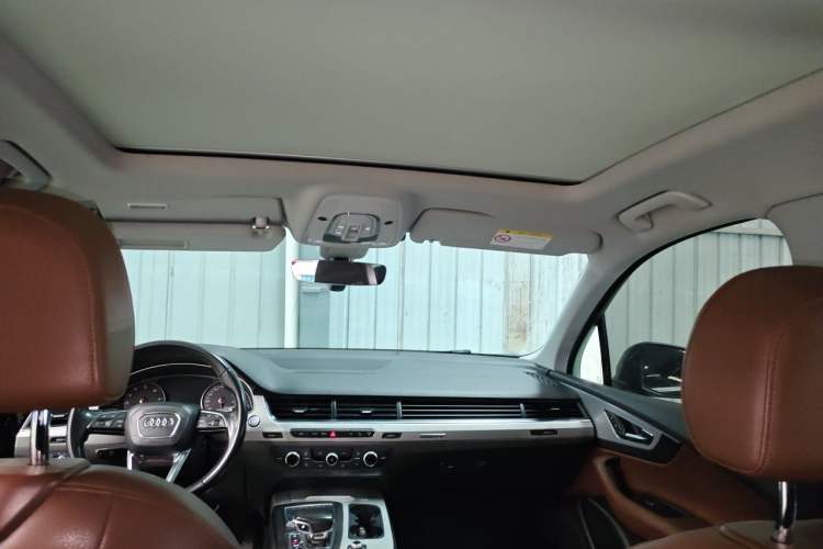 Used Audi Q7 2016 40 TFSI Comfort Model Headliner