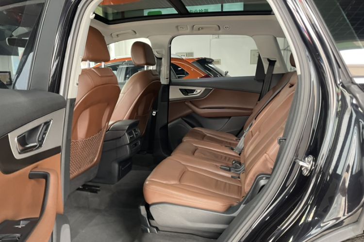 Used Audi Q7 2016 45 TFSI Technology Edition Interior 3