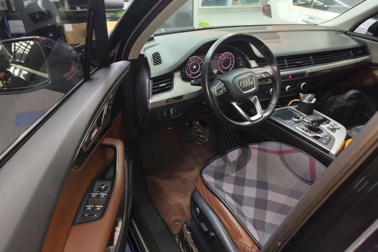 Used Audi Q7 2016 45 TFSI Technology Edition Interior 3