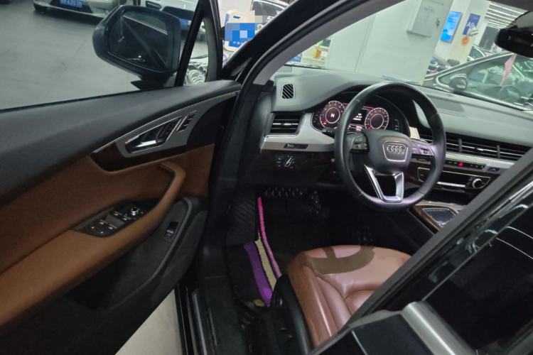 Used Audi Q7 2016 45 TFSI Technology Edition Interior 3