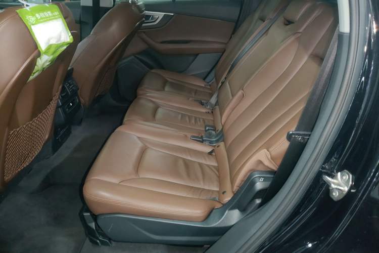 Used Audi Q7 2016 45 TFSI Technology Edition Interior 4