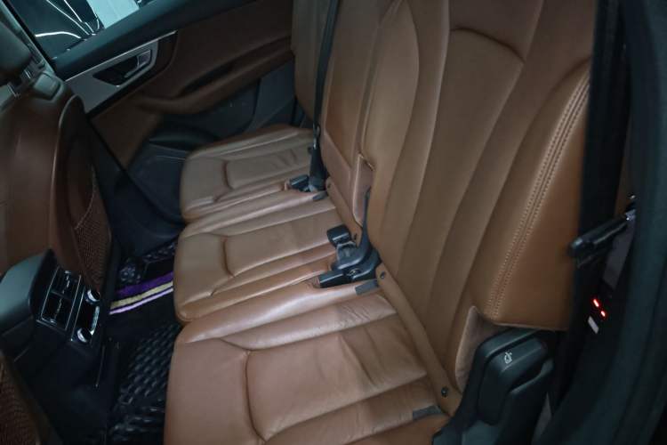 Used Audi Q7 2016 45 TFSI Technology Edition Interior 4
