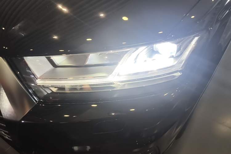 Used Audi Q7 2016 45 TFSI Technology Edition Left Front Headlight