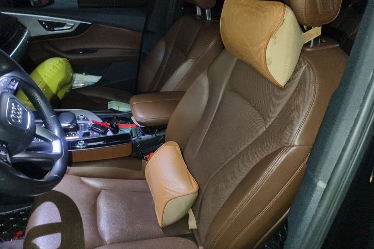 Used Audi Q7  Left Front Seat