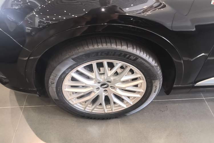 Used Audi Q7 2016 45 TFSI Technology Edition Left Front Wheel Hub
