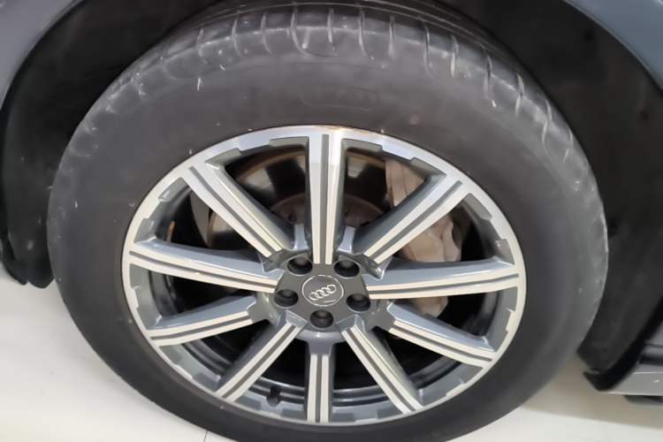 Used Audi Q7 2016 45 TFSI S line Prestige Edition Left Front Wheel Hub