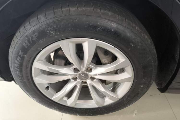 Used Audi Q7 2016 45 TFSI Technology Edition Left Front Wheel Hub