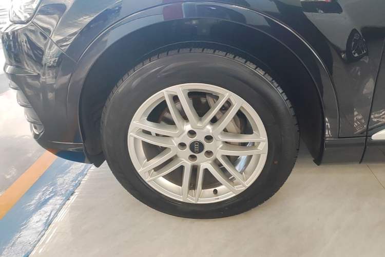 Used Audi Q7 2016 40 TFSI Comfort Model Left Front Wheel Hub