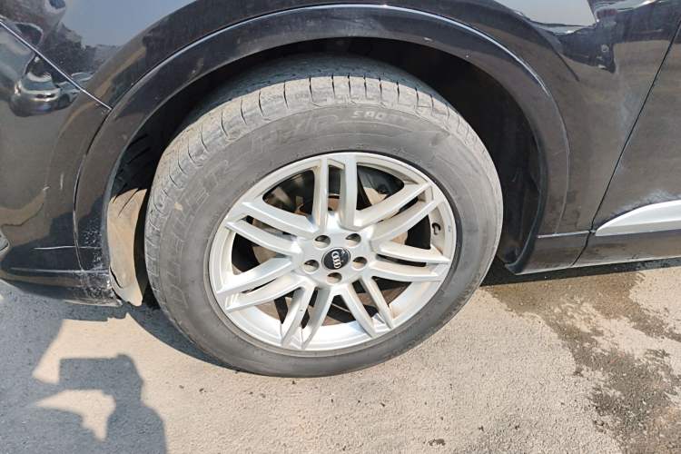 Used Audi Q7 2016 40 TFSI Comfort Model Left Front Wheel Hub