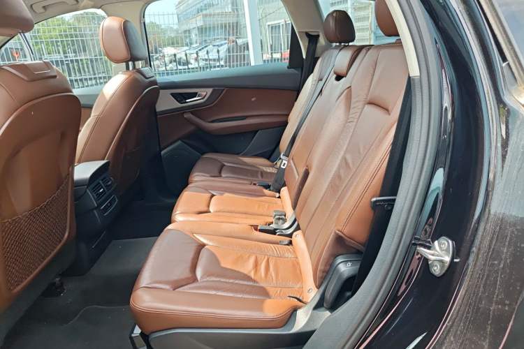 Used Audi Q7 2016 40 TFSI Comfort Model Left Rear Seat