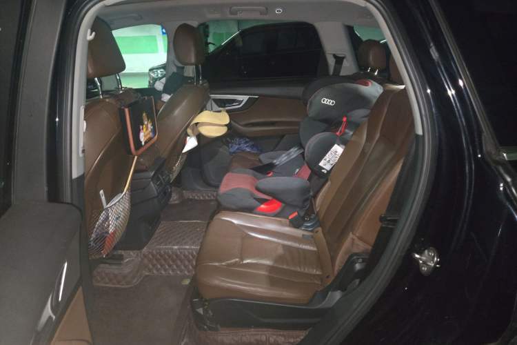 Used Audi Q7 2016 40 TFSI Comfort Model Left Rear Seat