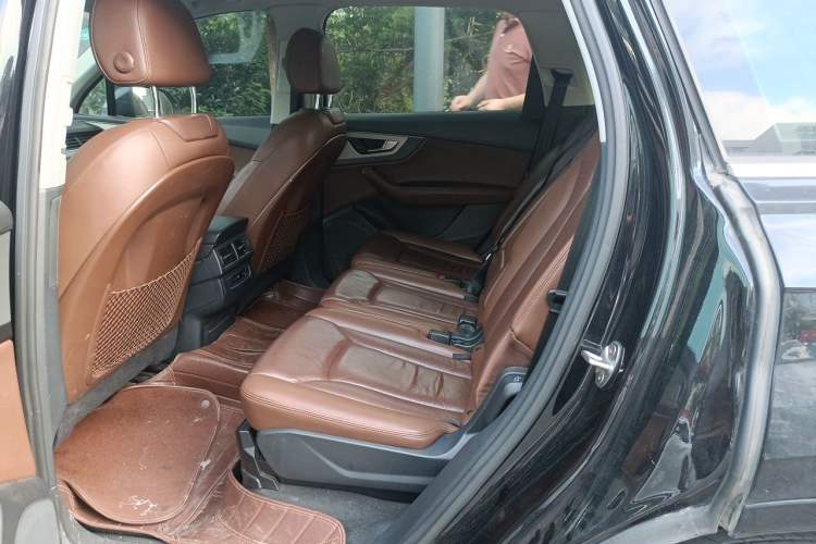 Used Audi Q7 2016 40 TFSI Comfort Model Left Rear Seat