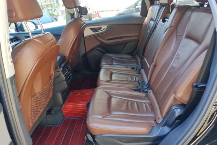 Used Audi Q7 2016 40 TFSI Comfort Model Left Rear Seat