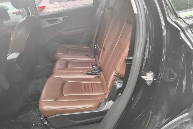 Used Audi Q7 2016 40 TFSI Comfort Model Left Rear Seat