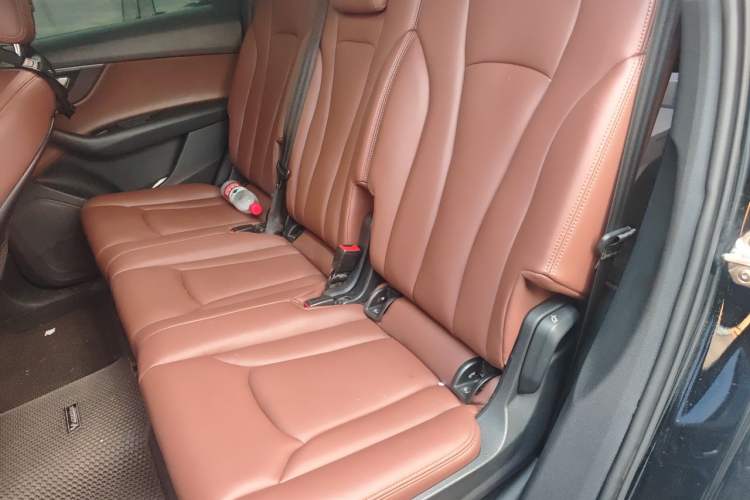 Used Audi Q7 2016 40 TFSI Comfort Model Left Rear Seat