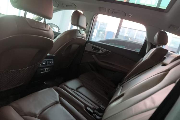 Used Audi Q7 2016 45 TFSI Technology Edition Left Rear Seat