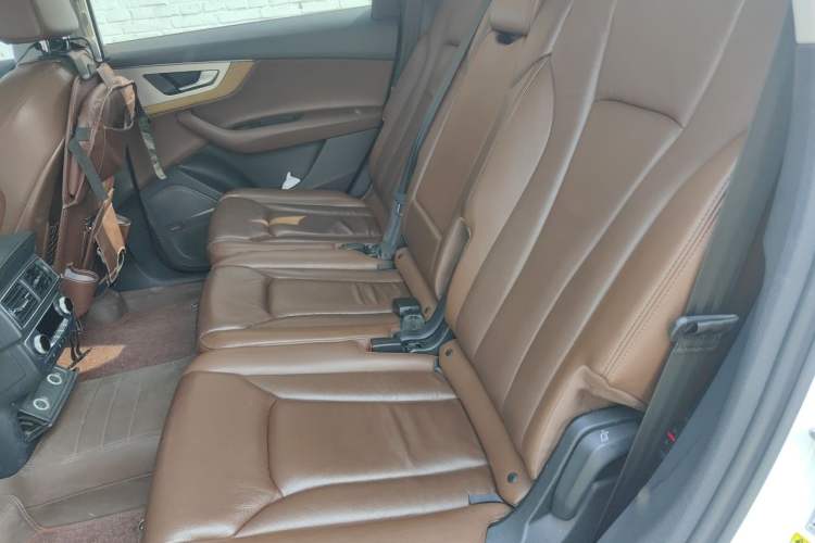 Used Audi Q7  Left Rear Seat