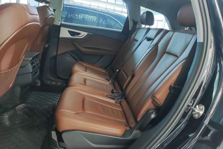 Used Audi Q7 2016 40 TFSI Comfort Model Left Rear Seat
