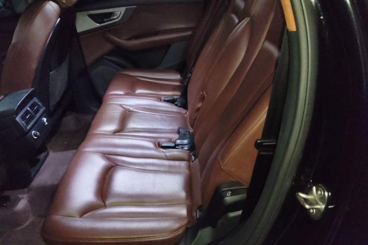 Used Audi Q7 2016 40 TFSI Comfort Model Left Rear Seat
