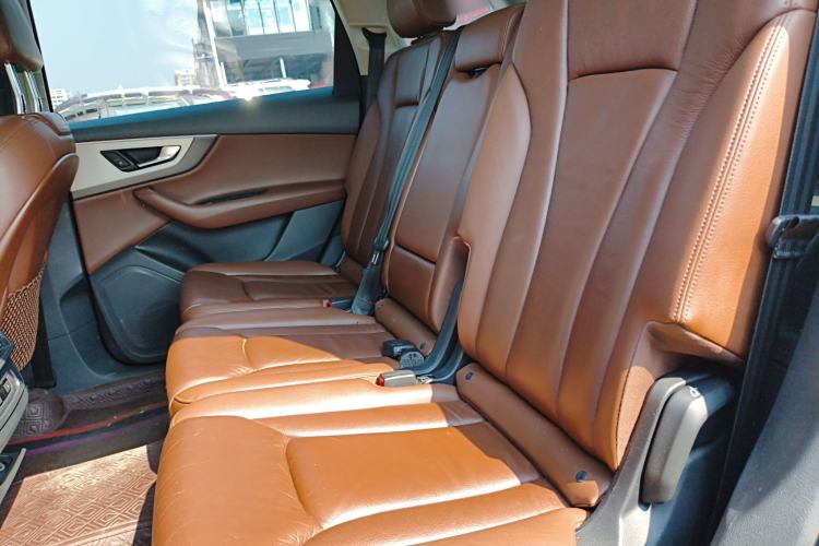 Used Audi Q7 2016 40 TFSI Comfort Model Left Rear Seat