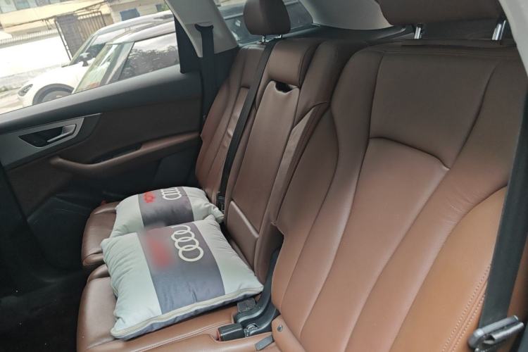 Used Audi Q7 2016 40 TFSI Comfort Model Left Rear Seat