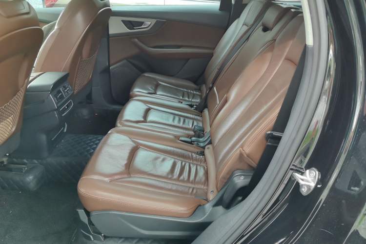 Used Audi Q7 2016 40 TFSI Comfort Model Left Rear Seat