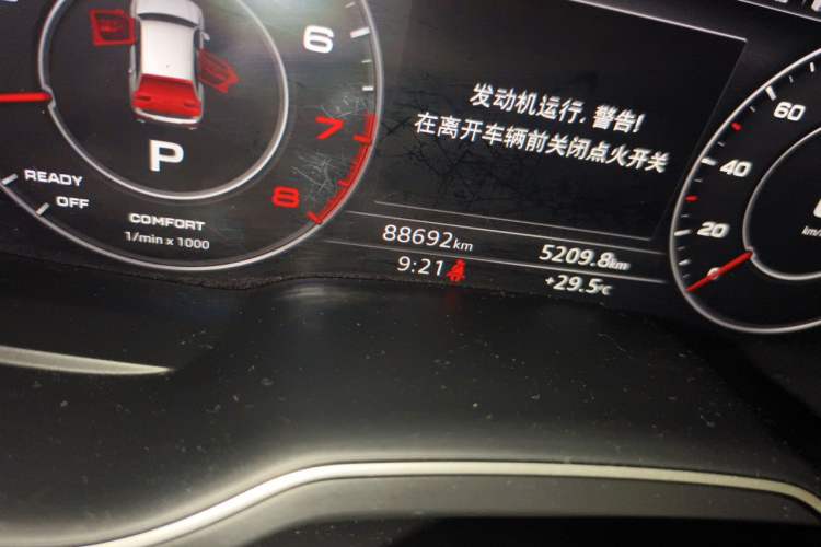 Used Audi Q7 2016 40 TFSI Comfort Model Odometer Close Up