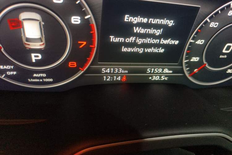 Used Audi Q7  Odometer Close Up