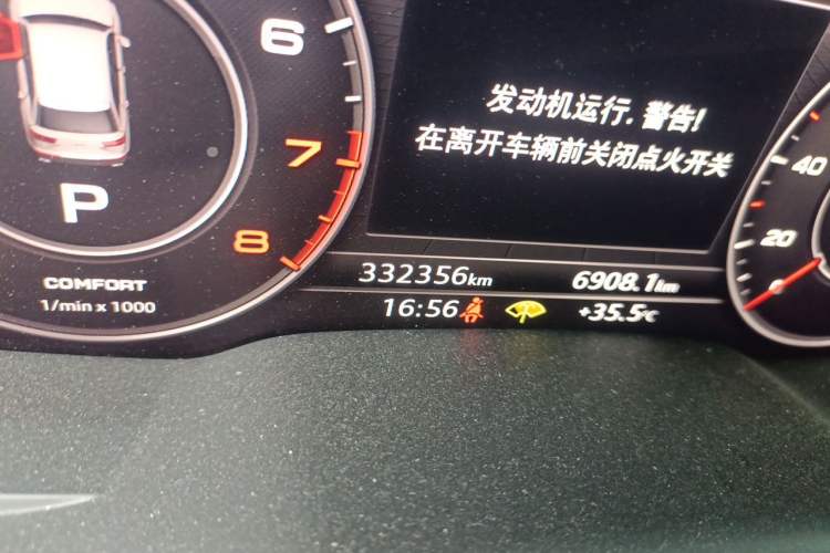Used Audi Q7 2016 40 TFSI Comfort Model Odometer Close Up