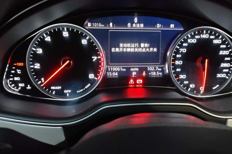 Used Audi Q7 2016 40 TFSI Comfort Model Odometer Close Up