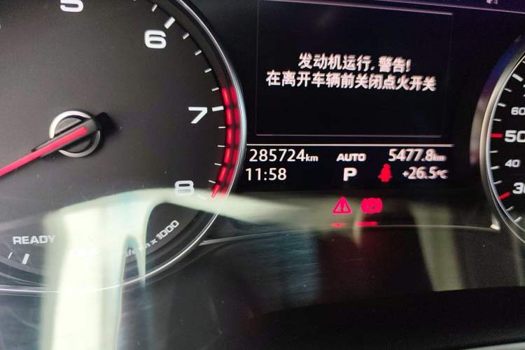Used Audi Q7 2016 40 TFSI Comfort Model Odometer Close Up