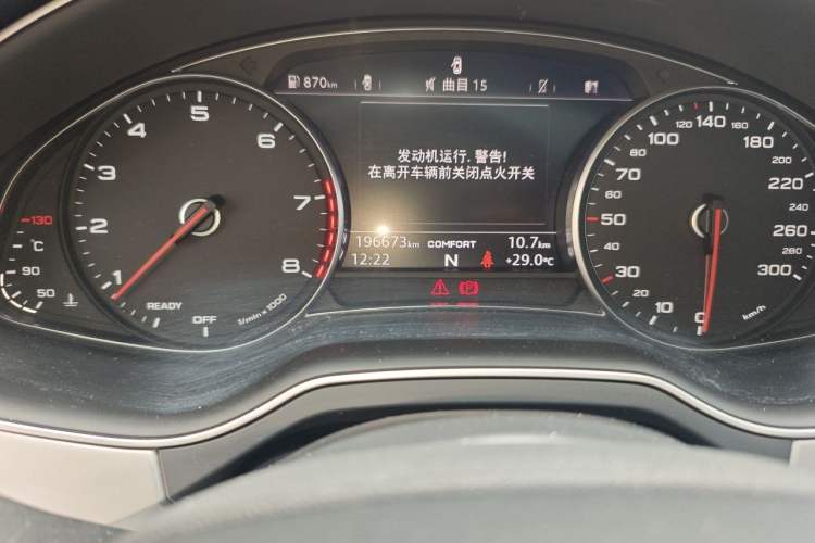 Used Audi Q7 2016 40 TFSI Comfort Model Odometer Close Up