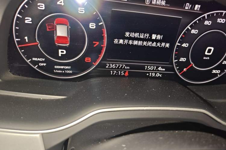 Used Audi Q7 2016 45 TFSI Technology Edition Odometer Close Up