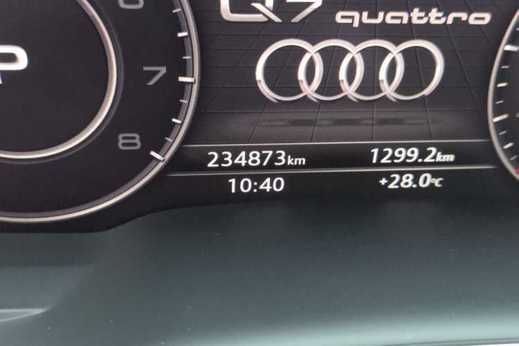Used Audi Q7 2016 40 TFSI S line Sport Edition Odometer Close Up