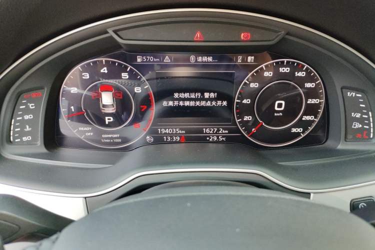 Used Audi Q7 2016 45 TFSI Technology Edition Odometer Close Up