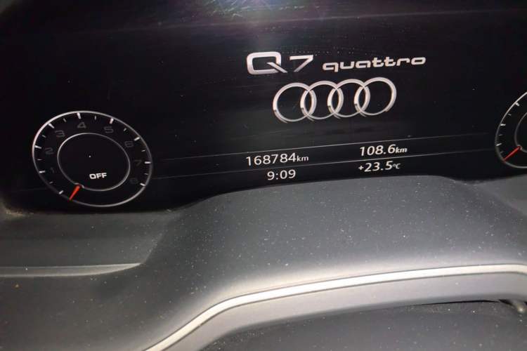 Used Audi Q7 2016 45 TFSI Technology Edition Odometer Close Up