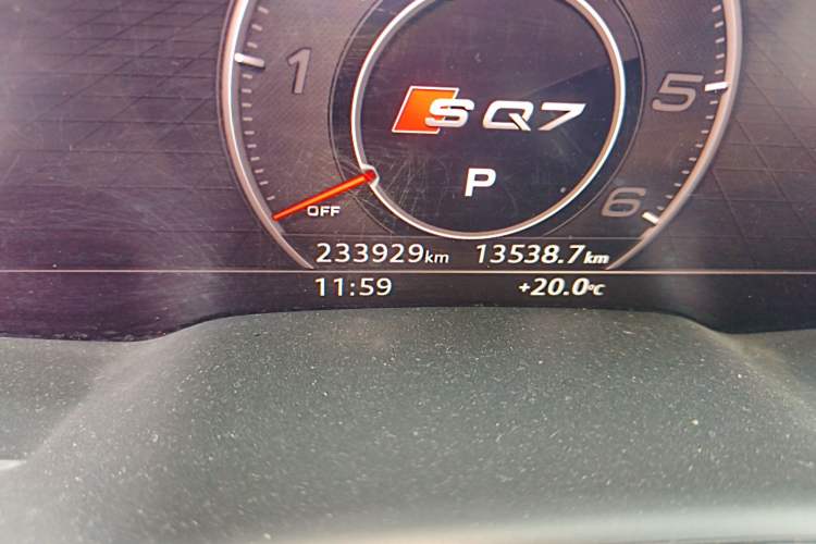 Used Audi Q7 2016 40 TFSI S line Sport Edition Odometer Close Up