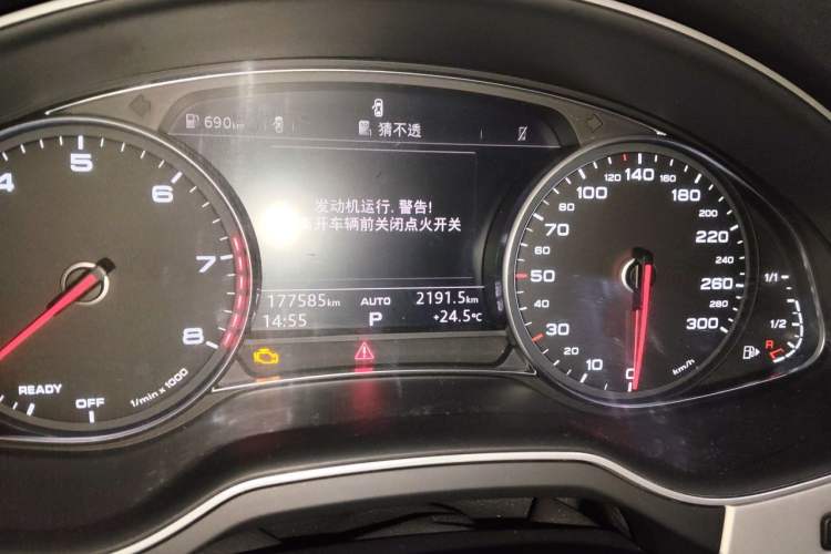 Used Audi Q7 2016 40 TFSI Comfort Model Odometer Close Up